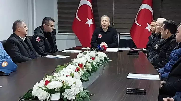 BAKAN YERLİKAYA.. ‘GEMİ BATTI 12 TÜRK MÜRETTEBAT İLE İRTİBAT KURULAMADI’