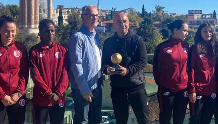 IFFHS’DEN TÜRKİYE’YE İLK ÖDÜL ‘1207 ANTALYASPOR KADIN FUTBOL TAKIMI’NA