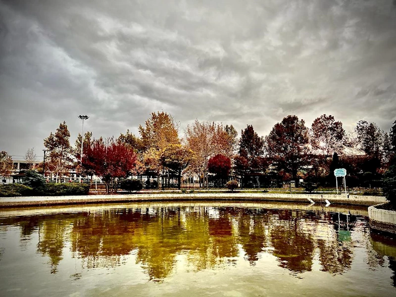 KARATAY’IN PARKLARINDA SONBAHAR TÜM RENKLERİYLE YAŞANIYOR
