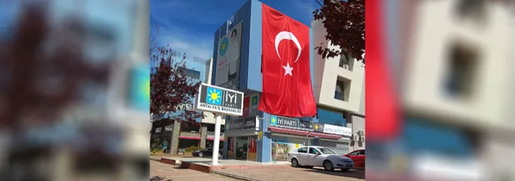 İYİ PARTİ ANTALYA’DA ‘BOŞ KOLTUK’ BOLLUĞU VAR