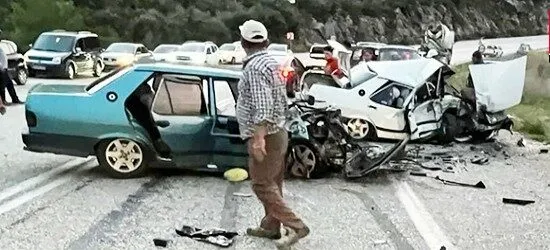 ANTALYA’DA KAZA.. 3 YAŞINDAKİ ÇOCUK ÖLDÜ 8 YARALI VAR