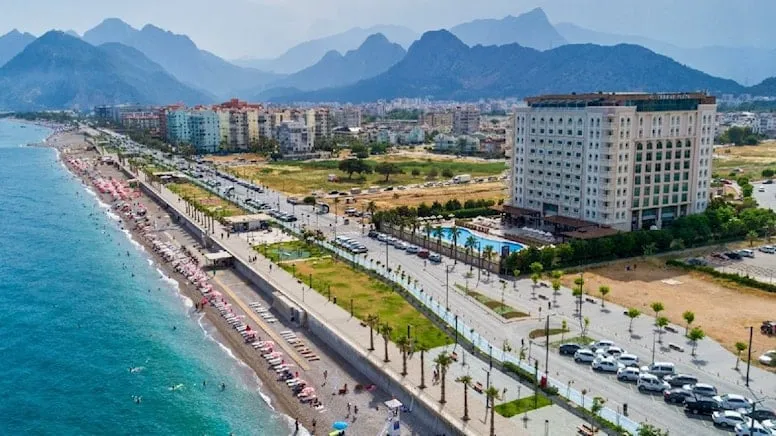 KONYAALTI SAHİLİNİN İŞGAL ALTINDA OLDUĞU ‘SAYIŞTAY’ RAPORUNDA