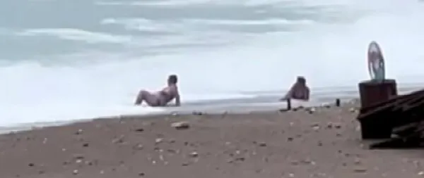 BURASI ANTALYA.. FIRTINADA DENİZE GİRDİLER