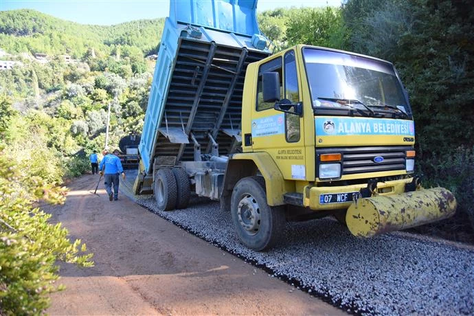 ASFALT ÇALIŞMALARI HIZ KESMEDEN DEVAM EDİYOR