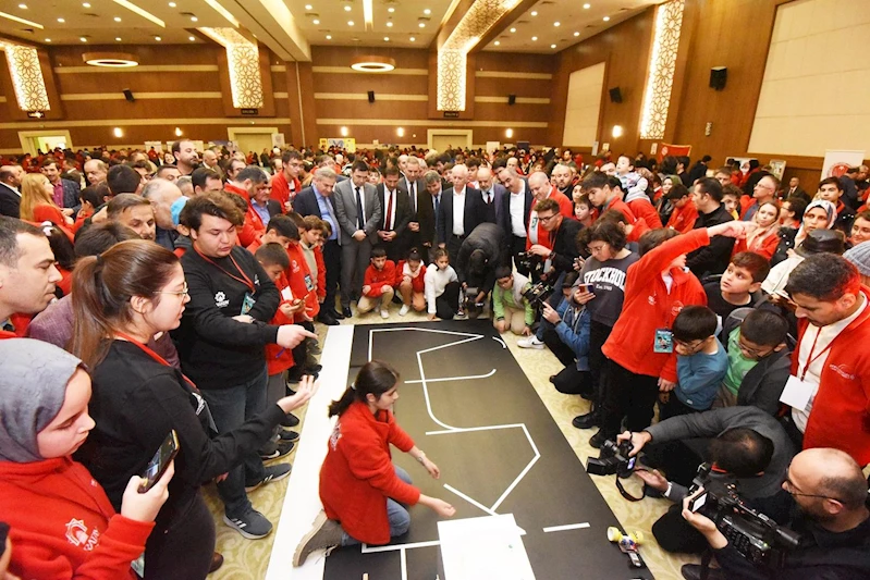 KONYA’DA ROBOTLARIN YARIŞMASI BAŞLADI