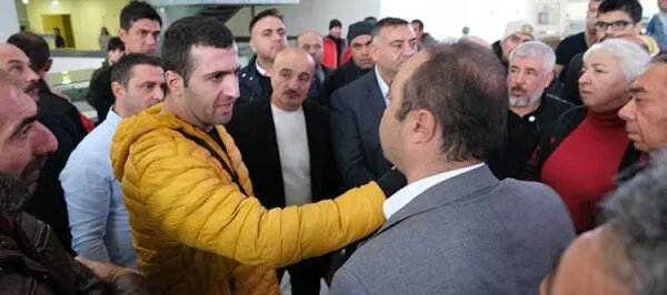 BÜYÜKŞEHİR’DE ESNAFI BAŞKAN BÖCEK DEĞİL GÜVENLİK ŞUBE KARŞILADI