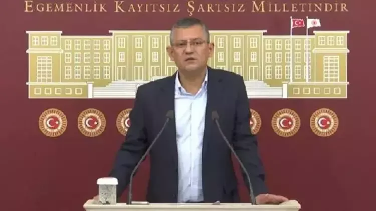 CHP YENİ GENEL BAŞKANI ÖZGÜR ÖZEL KİMDİR, KAÇ YAŞINDA, NERELİ? 