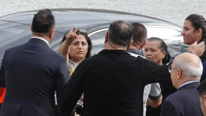 ÖZGÜR ÖZEL’E İLK GÜNÜNDE ŞOK PROTESTO.. ‘SANA EKMEK YEDİRDİ’