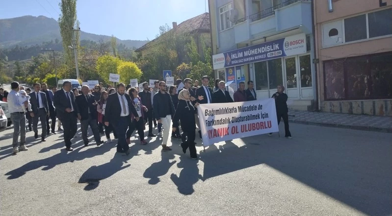 BAĞIMLILIKLARLA MÜCADELEDE FARKINDALIK  İÇİN YÜRÜYÜŞ DÜZENLENDİ