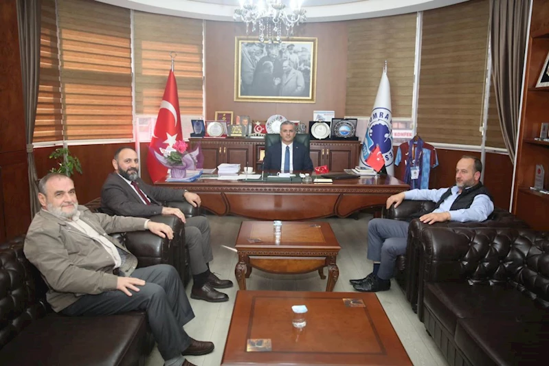 Saadet Partisi İlçe Başkanı Selçuk Atasoy, yönetim kurulu üyeleri Belediye Başkanımız Mustafa Bıyık 