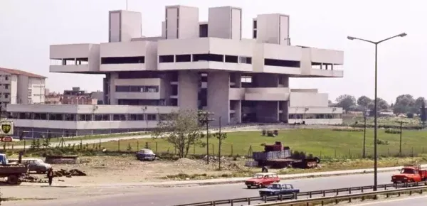 İSTANBUL’UN HAFIZASIYDI.. ‘TERCÜMAN’ BİNASI 49 YAŞINDA YIKILDI