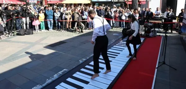 PİYANO SİHİRBAZLARI ANTALYA VE ALANYA’DA GÖSTERİ YAPTI