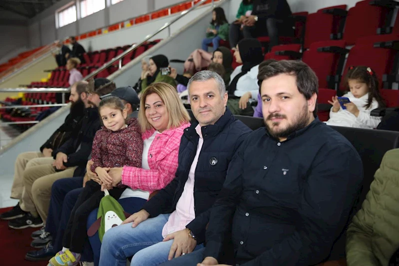 BORDO MAVİ 61 VOLEYBOL TAKIMIMIZI BAŞKANIMIZ TRİBÜNLERDEN İZLEDİ