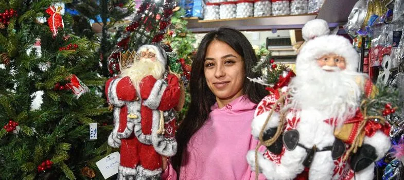 ANTALYA’DA ‘YENİ YIL SÜS MALZEMELERİ’NE RAĞBET AZALDI