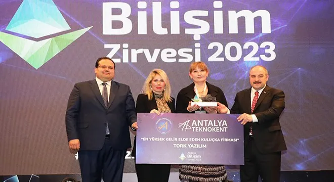 AKDENİZ BİLİŞİM ZİRVESİ DÜZENLENDİ