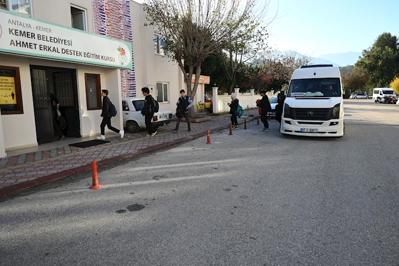 Öğrencilerden Başkan Topaloğlu’na ücretsiz servis teşekkürü