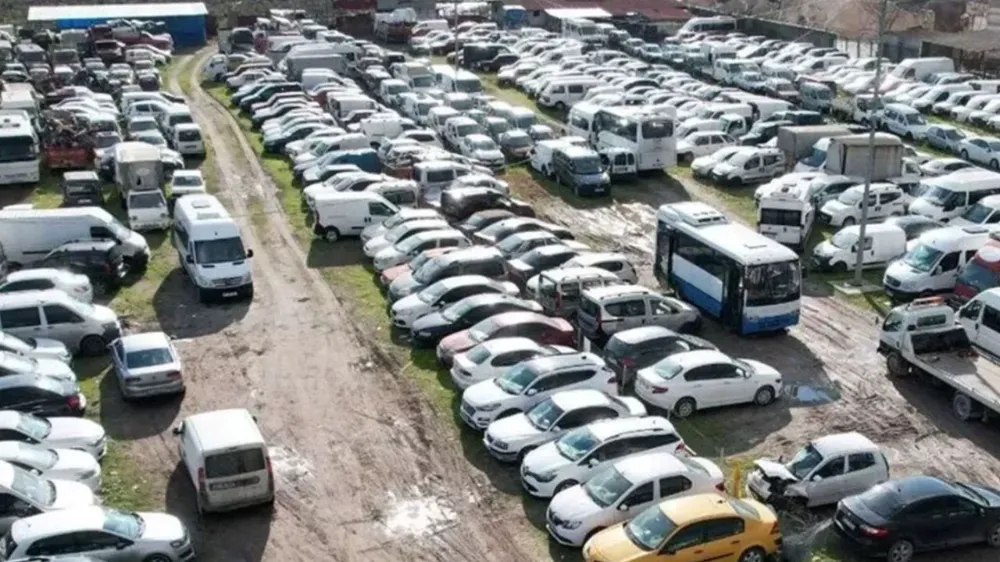 ARAÇ SAHİPLERİNE MÜJDE.. TRAFİK SİGORTASI ZORUNLULUĞU TARİH OLUYOR