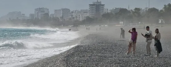 ANTALYA HAVASIYLA ŞAŞIRTIYOR.. ÖĞLEYE KADAR KIŞ SONRASINDA YAZ