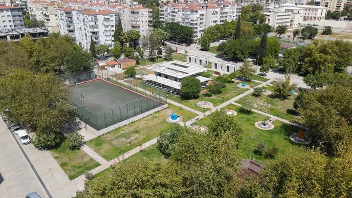 İzmir’in en güzel parkları Bayraklı’da