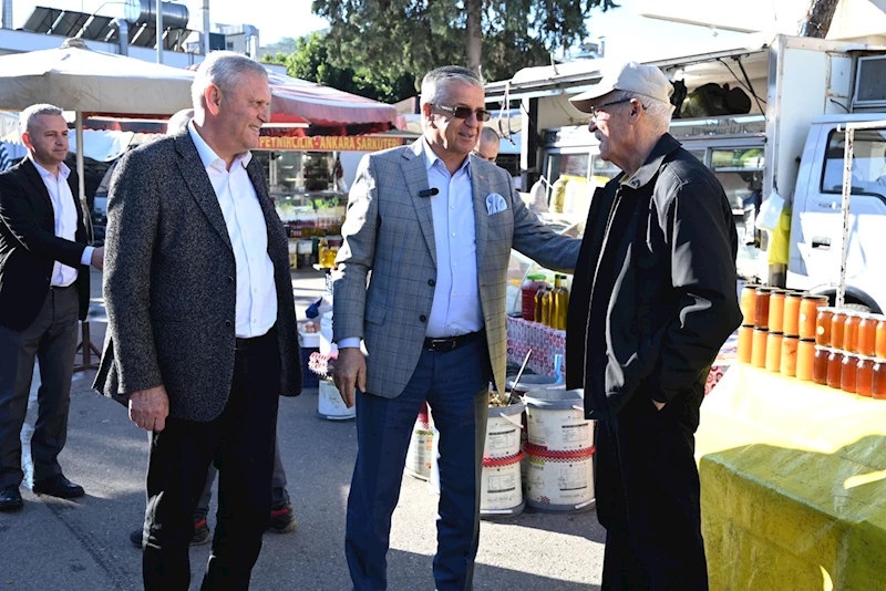 Başkan Topaloğlu’ndan pazar esnafına ziyaret