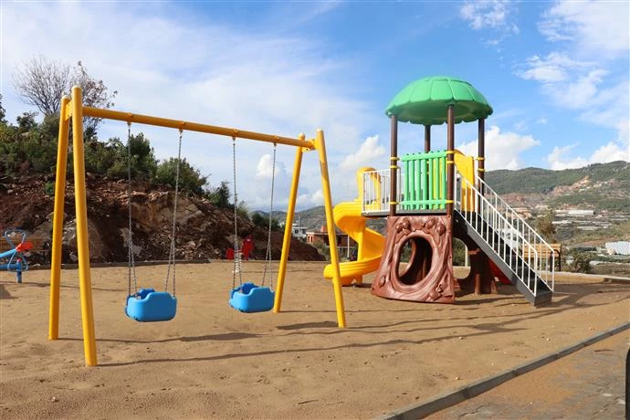 ALANYA BELEDİYESİ’NDEN 4 MAHALLEYE DAHA YENİ ÇOCUK PARKI