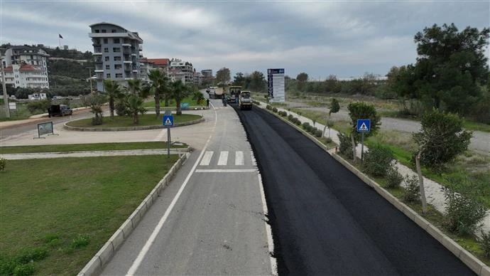 ASFALT YENİLEME ÇALIŞMALARI DEMİRTAŞ MAHALLESİ’NDE DEVAM EDİYOR