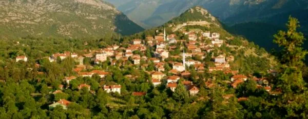 BU KÖY ANTALYA’NIN EN GÜZEL KÖYÜ SEÇİLDİ.. FİYATLARI TAVAN YAPACAK