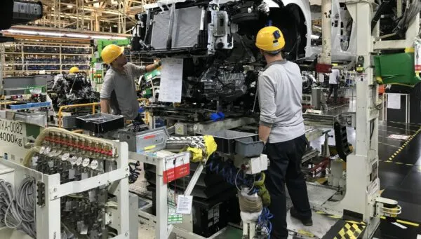 ARAÇ SEVKİYATLARINI DURDURDU.. OTOMOBİL DEVİ HİLE YAPTIĞINI İTİRAF ETTİ