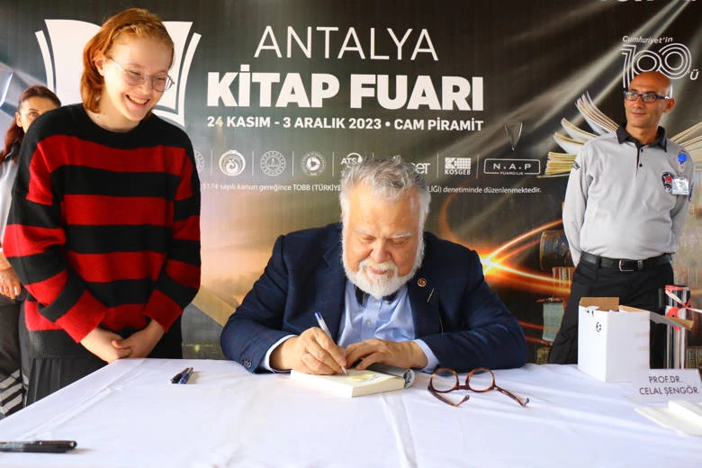 Ünlü bilim insanı Celal Şengör’ün söyleşisi salona sığmadı