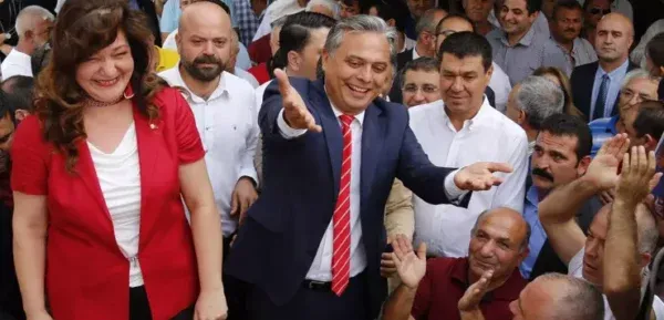 ÜMİT UYSAL ANTALYA BÜYÜKŞEHİR ADAYLIĞI İÇİN BAŞVURUSUNU YAPTI