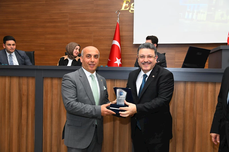 Başkan Genç’ten istifa eden meclis üyelerine jest!