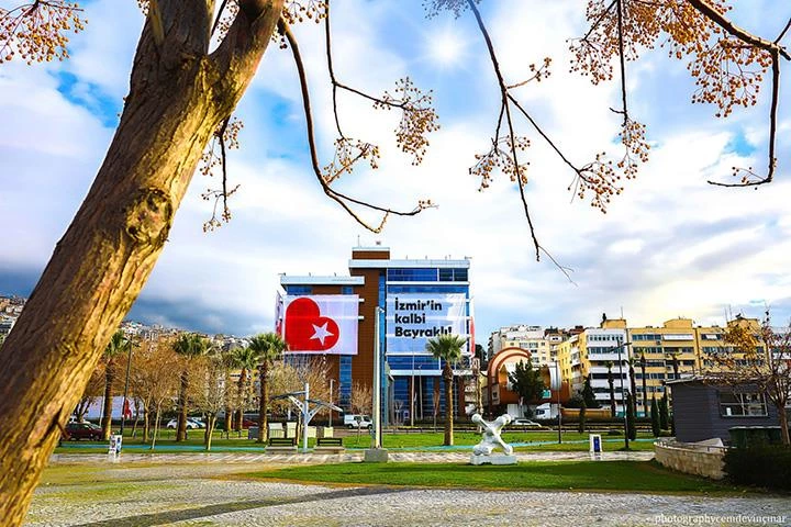 BAYRAKLI’DAN 1000 ÖĞRENCİYE BESLENME DESTEĞİ!