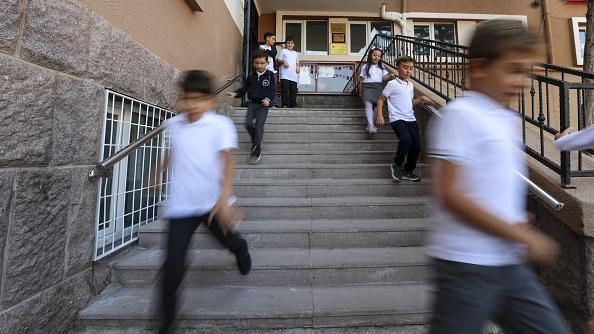 250 BİN ÖĞRENCİ VE 20 BİN ÖĞRETMEN ÖZEL OKULU TERK ETTİ