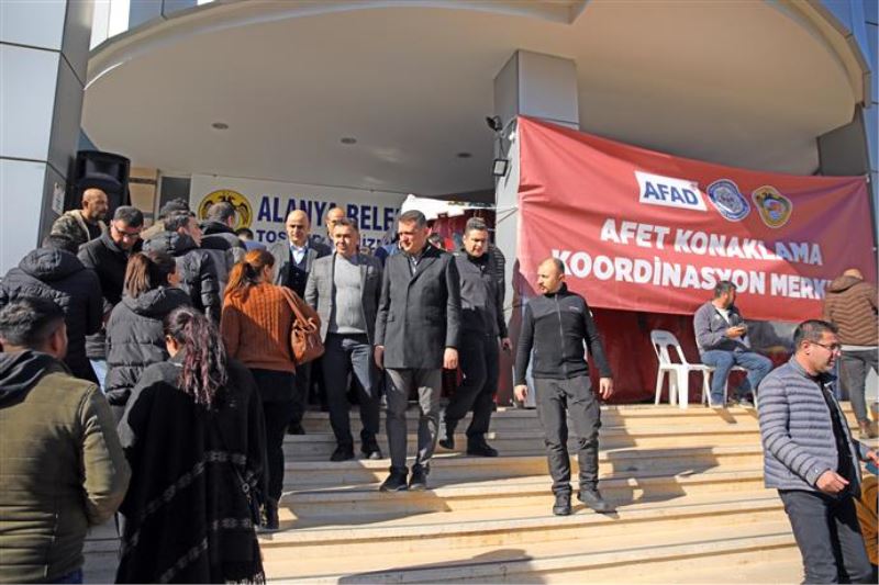 ALANYA DEPREMZEDELERE SAHİP ÇIKIYOR YÜCEL: “4 BİN 600’ÜN ÜSTÜNDE DEPREMZEDE TESİSLERE YERLEŞTİRİLDİ”