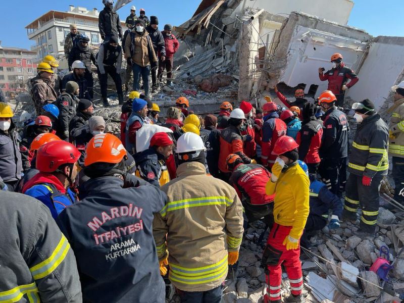 Gaziantep Nurdağı İlçesinde 129 Saat Sonra 5 Kişi Canlı Olarak Kurtarıldı