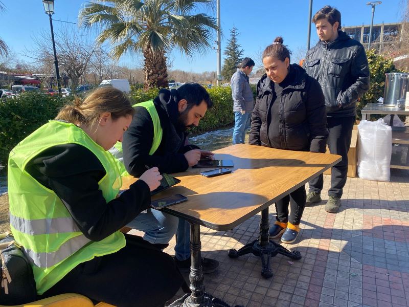 GAZİANTEP BÜYÜKŞEHİR, E- DEVLET HASAR TESPİT SONUÇLARI İÇİN BİLGİLENDİRME MASALARI KURDU