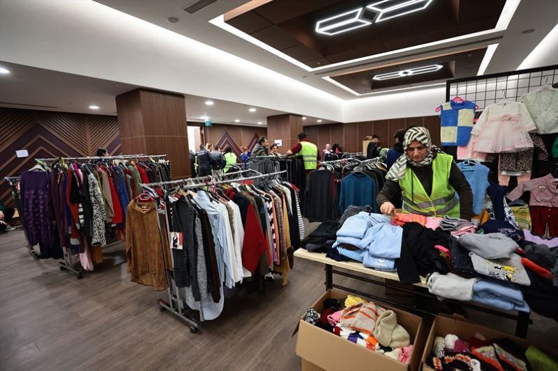 Denizli’ye gelen depremzedelere Büyükşehir eli uzanıyor