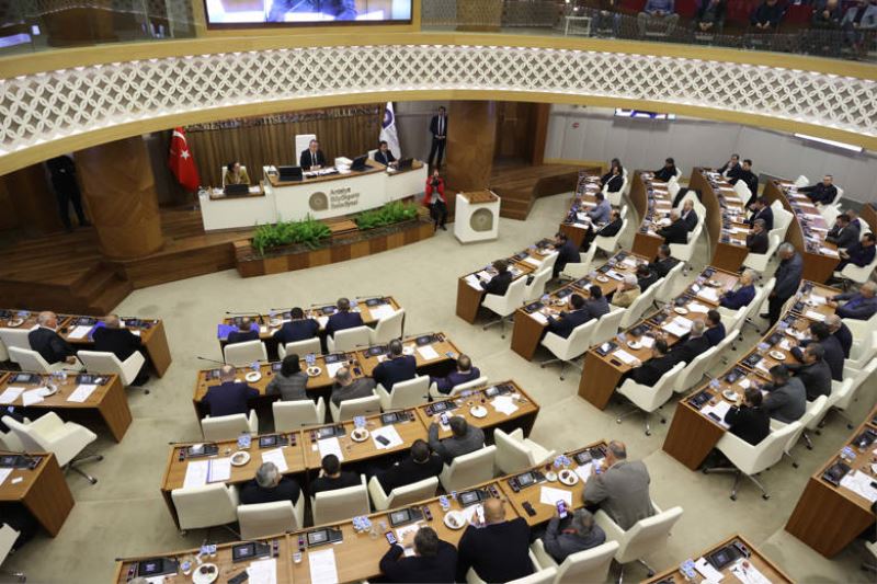 Antalya Büyükşehir Belediye Meclisi depremde  hayatını kaybedenler için saygı duruşunda bulundu