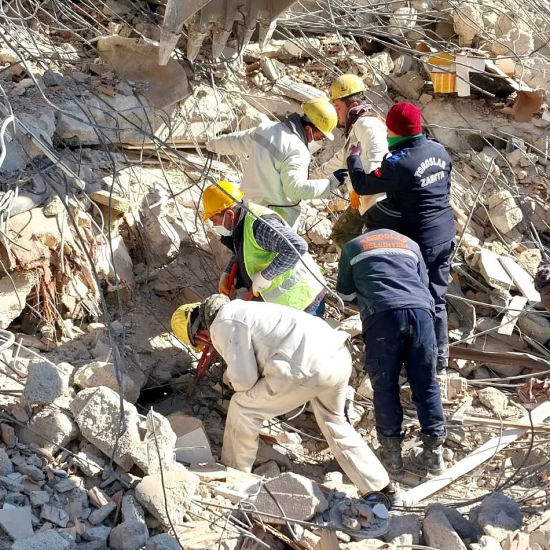 HATAY’DA MUCİZE KURTULUŞ; DEPREMİN 8’İNCİ GÜNÜNDE BİR CAN DAHA KURTARILDI