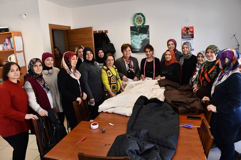 SYM Kursiyerlerimiz Uyku Tulumu Dikiyor