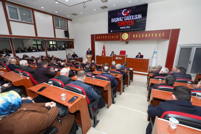 Başkan Yüce mecliste seferberliği anlattı Büyükşehir meclisi ‘asrın felaketini’ görüştü: “Acıyı yaşayan bilir ve son ana kadar yanlarında olacağız”