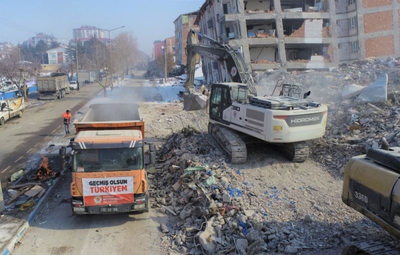 Büyükşehir tüm gücüyle afet bölgesinde