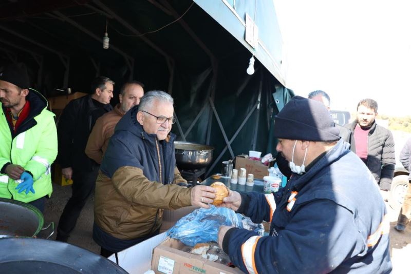 Başkan Büyükkılıç’a Deprem Bölgesinde Teşekkür ve Dua