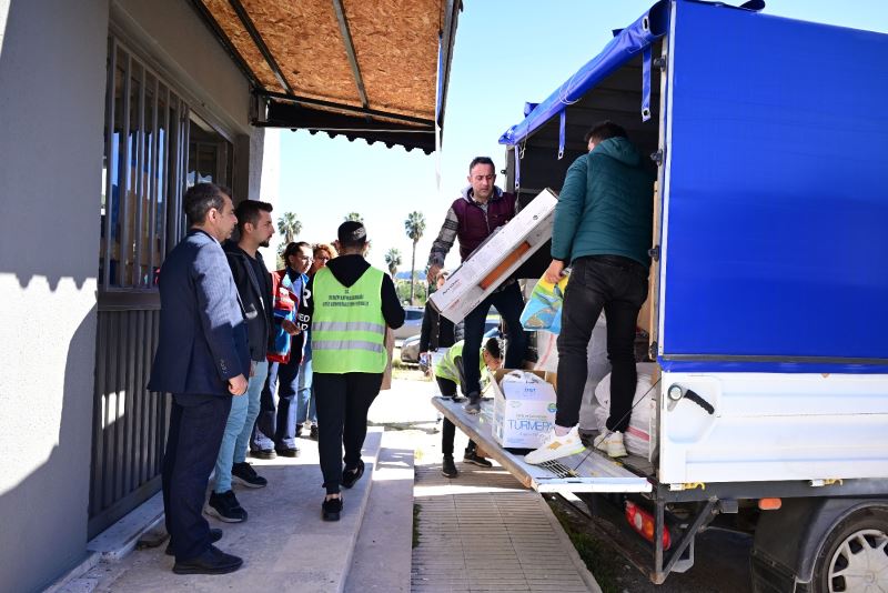 Belediye’ye gelen yardımlar koordinasyon merkezine teslim edildi