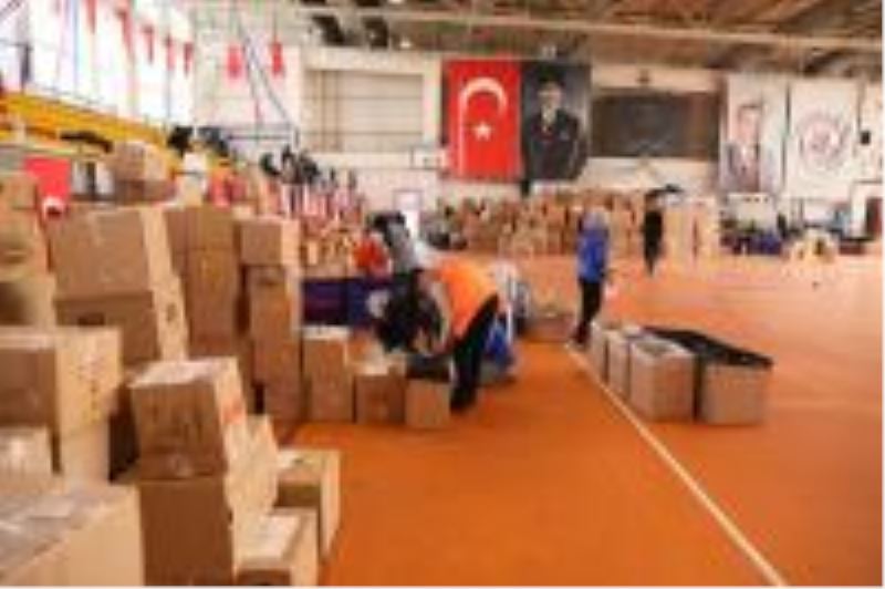 KÂĞITHANE’DEN DEPREM BÖLGESİNE 75 TIR DOLUSU YARDIM GİTTİ