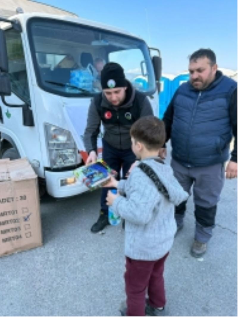Depremzede Çocukların Yüzleri Oyuncaklarla Güldü