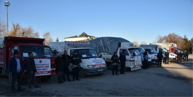 AFYONKARAHİSAR BELEDİYESİ BÖLGEYE 1 TIR 8 KAMYONET YARDIM GÖNDERDİ