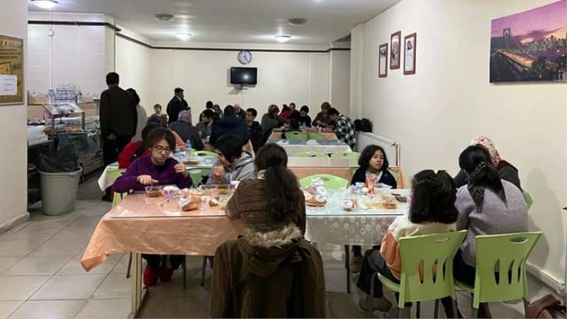 Depremzedeler İzmir Büyükşehir Belediyesi’nin sosyal tesislerine yerleştirildi