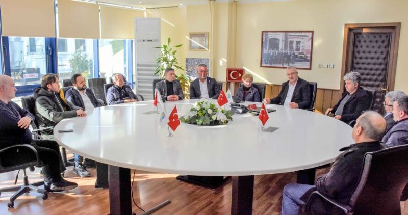 Karacabey’deki tüm siyasi parti ilçe başkanları belediyede buluştu, birlik ve beraberlik mesajı verdi