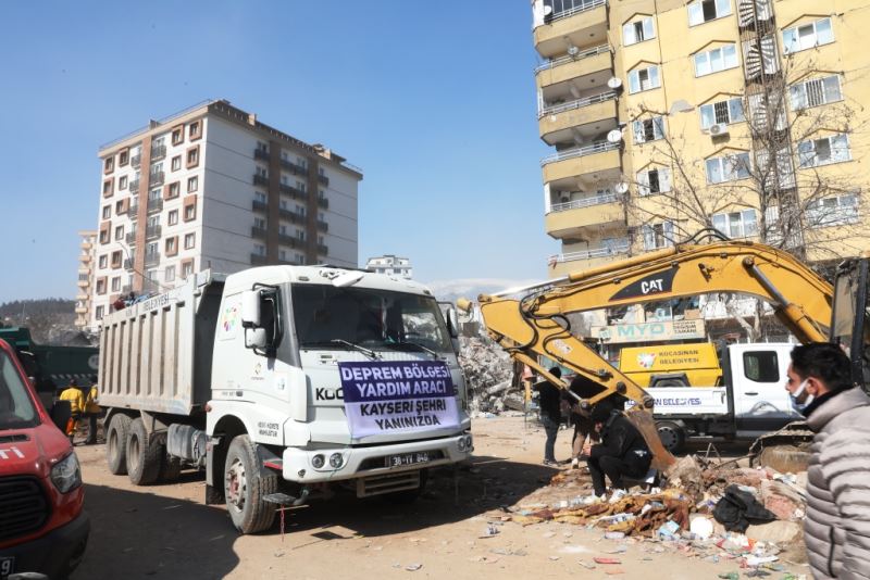 BAŞKAN ÇOLAKBAYRAKDAR; “YARALARIN EN HIZLI ŞEKİLDE SARILMASI İÇİN VAR GÜCÜMÜZLE ÇALIŞIYORUZ”